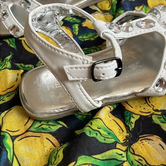 Brand New Kenneth Cole Reaction White Ankle Strap Sandals Beaded Sparkly Gems - Picture 9 of 15